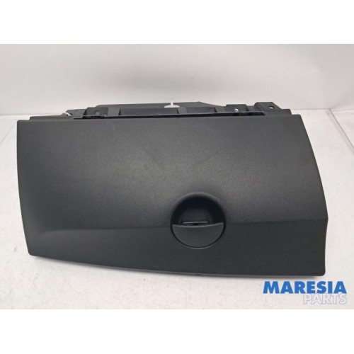 Fiat - 500 Abarth - Glovebox
