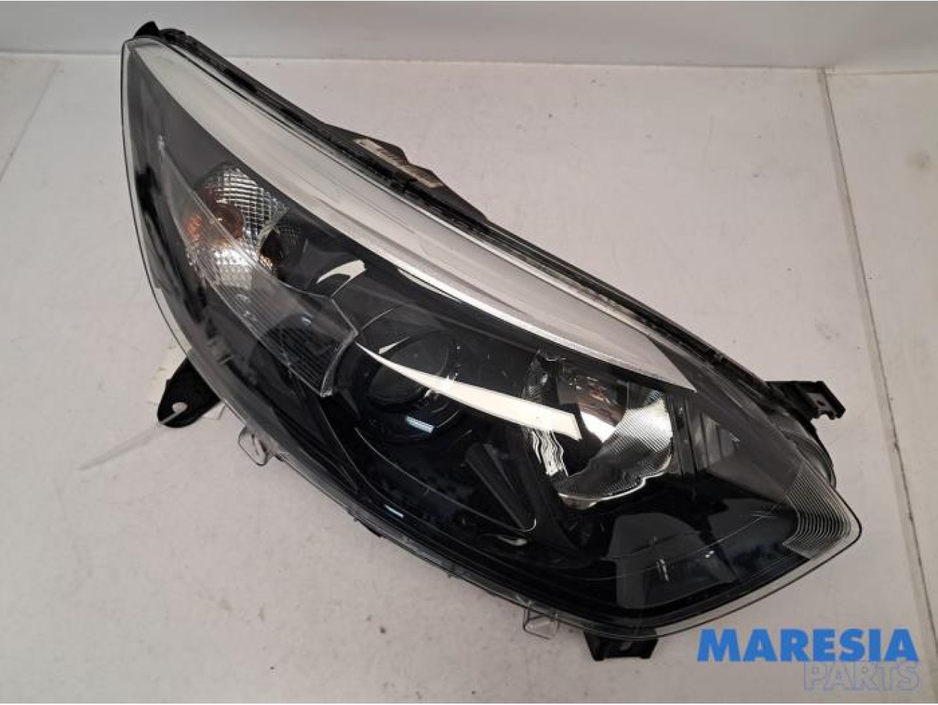 Renault - Captur - Headlight, right