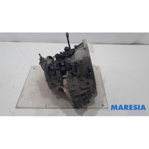 Opel - Vivaro - Gearbox