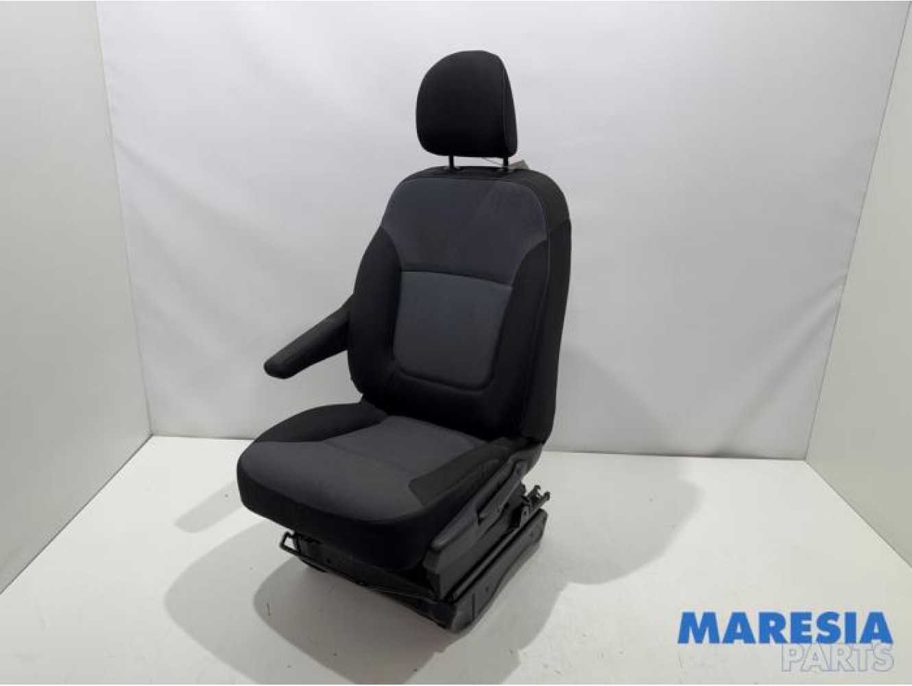 Opel - Vivaro - Stoel links