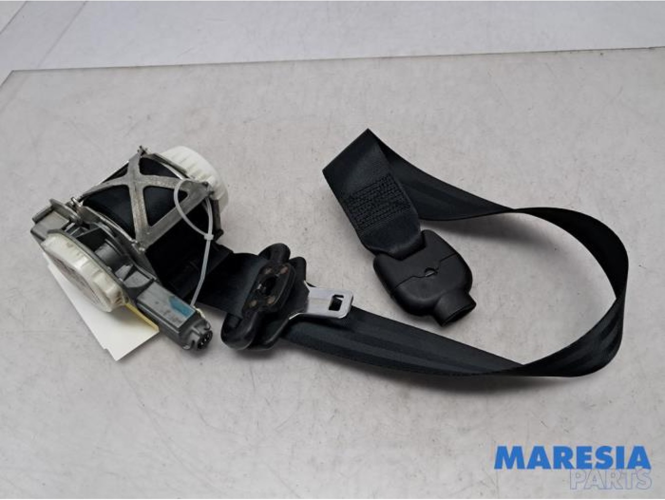 Ford - KA - Front seatbelt, left