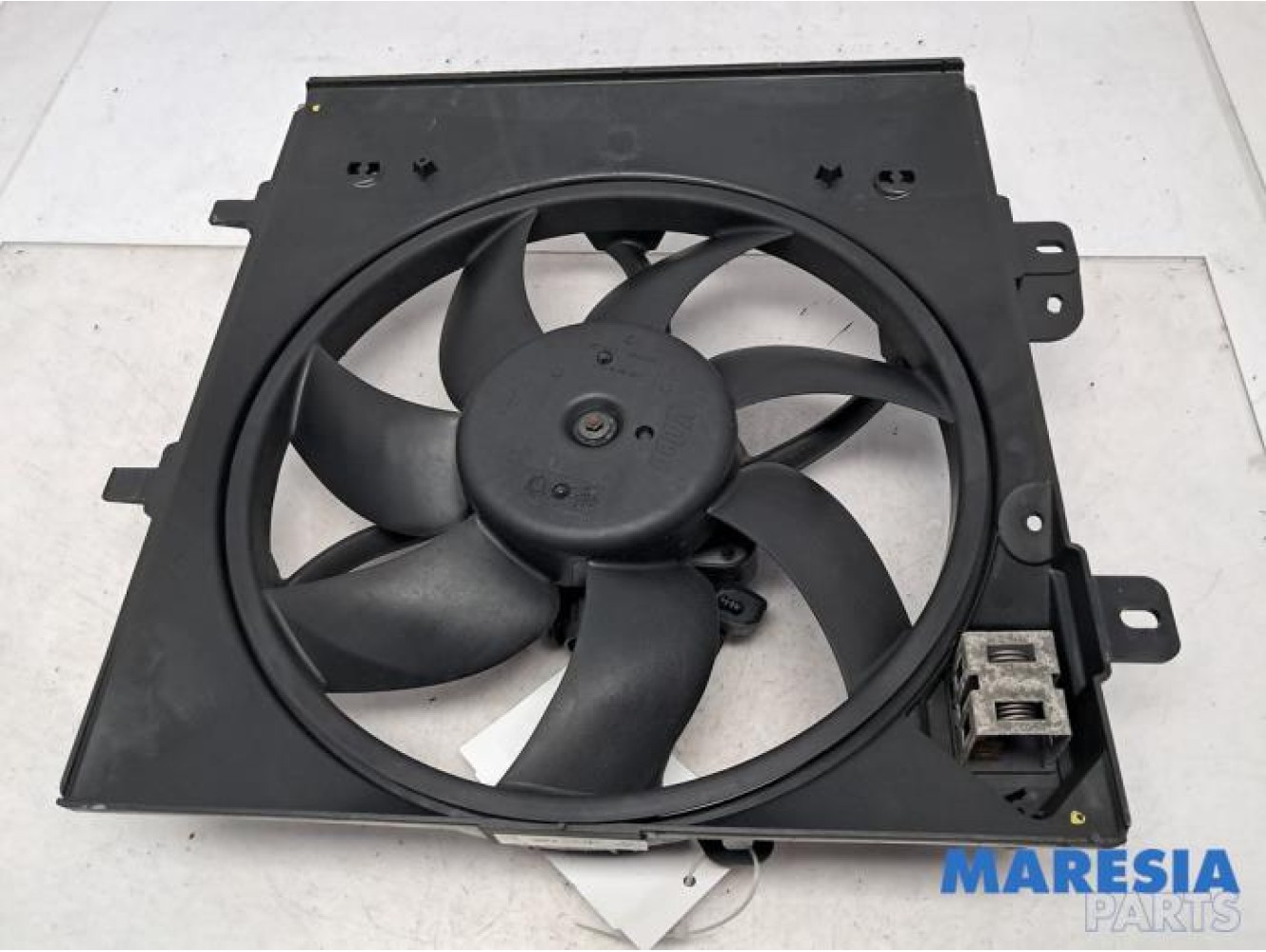 Peugeot - 208 - Fan motor