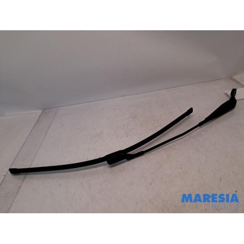 Peugeot - 208 - Front wiper arm
