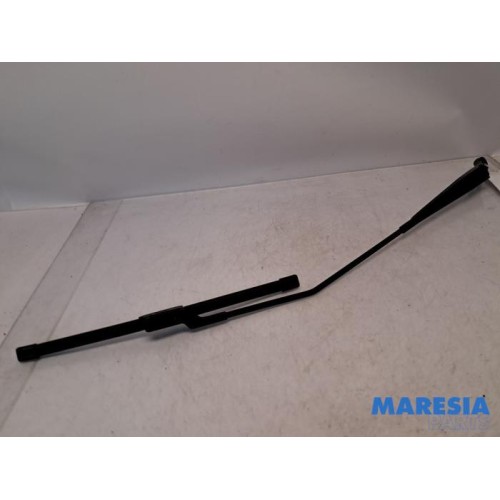 Peugeot - 208 - Front wiper arm