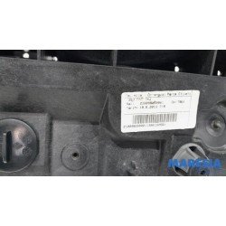 Renault - Captur - Lock plate
