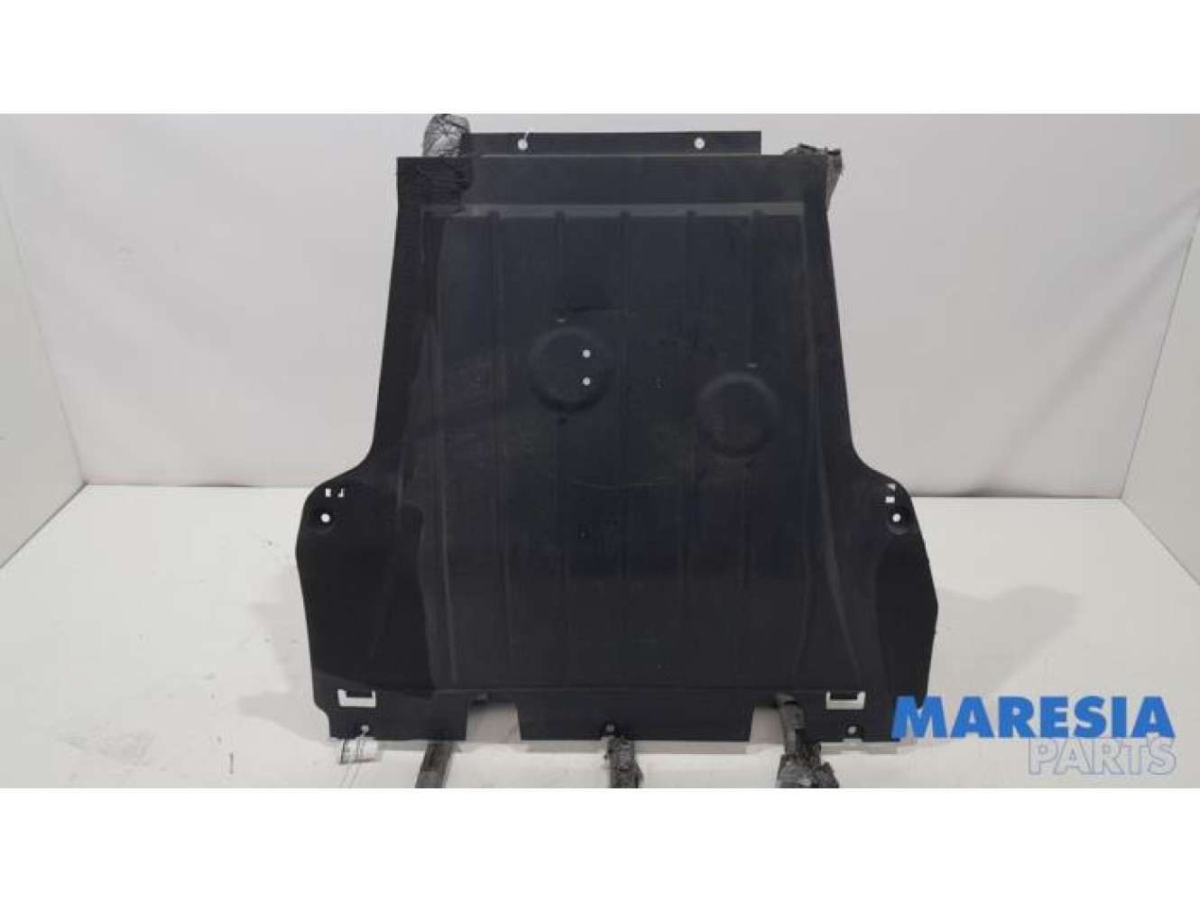 Renault - Captur - Engine protection panel