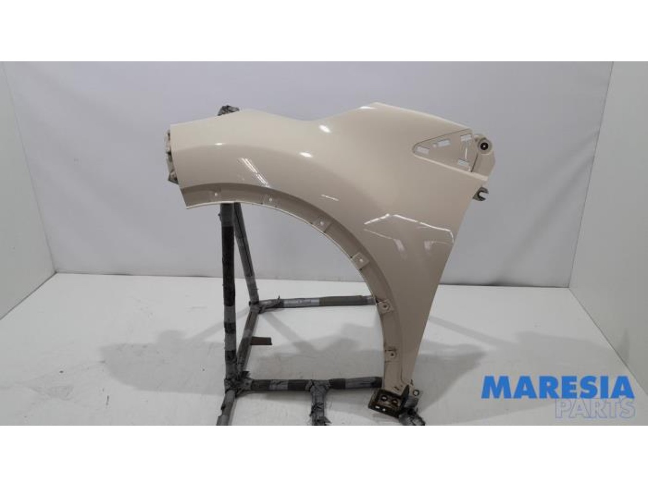 Renault - Captur - Front wing, left