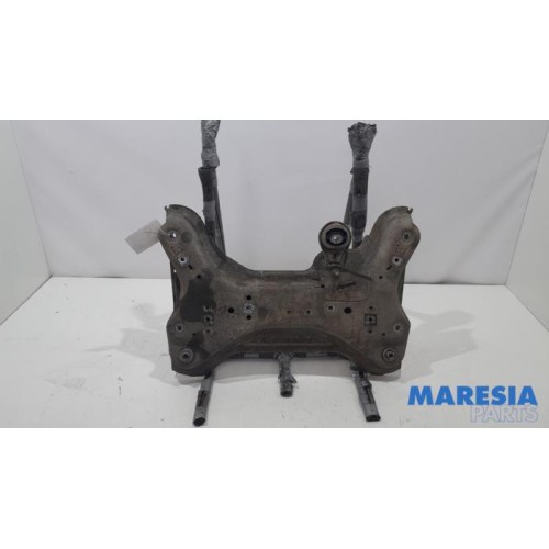 Opel - Vivaro - Subframe