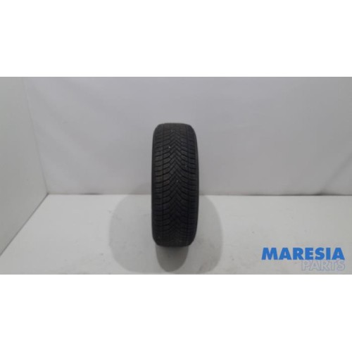 Renault - Captur - Pneu