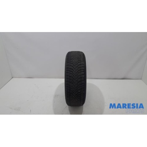 Renault - Captur - Pneu