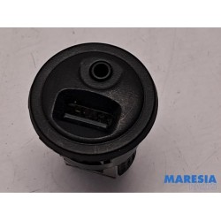 Peugeot - 208 - AUX / USB connection