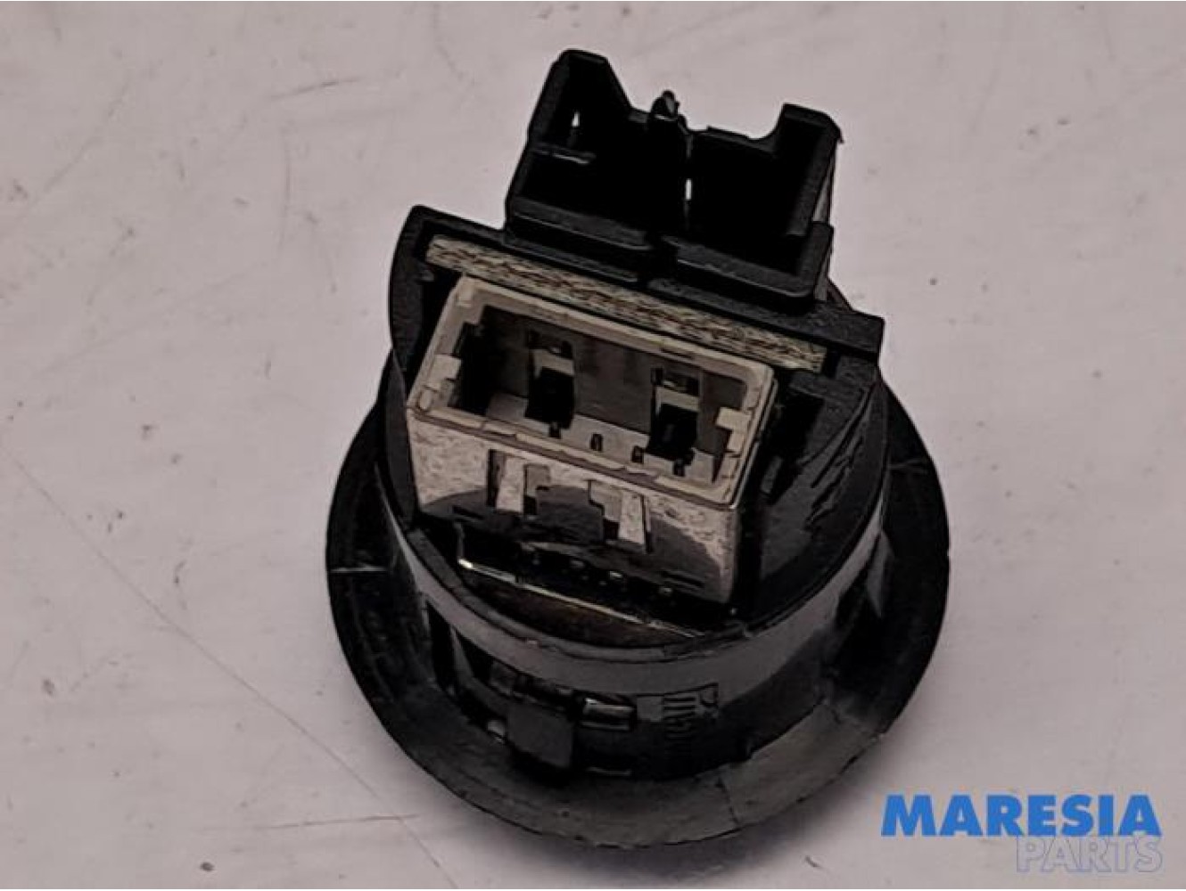 Peugeot - 208 - AUX / USB connection