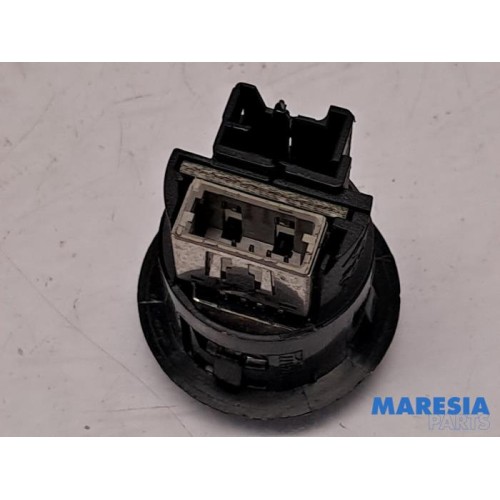 Peugeot - 208 - AUX / USB connection
