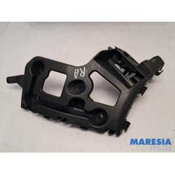 Renault - Captur - Rear bumper bracket central