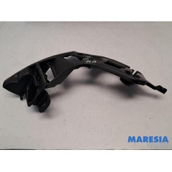 Renault - Captur - Rear bumper bracket central