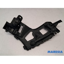Renault - Captur - Rear bumper bracket central