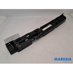 Renault - Captur - Rear bumper bracket central