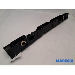 Renault - Captur - Rear bumper bracket central