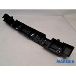 Renault - Captur - Rear bumper bracket central