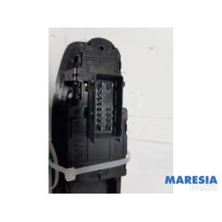 Peugeot - 208 - Multi-functional window switch