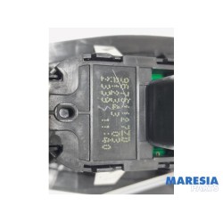 Peugeot - 208 - Multi-functional window switch