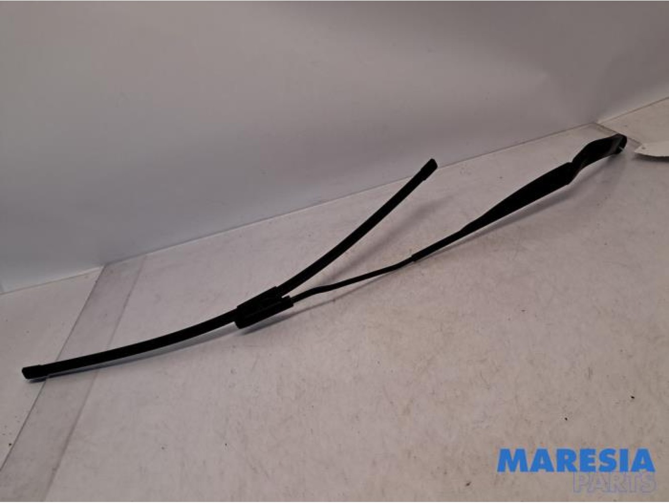 Renault - Captur - Front wiper arm