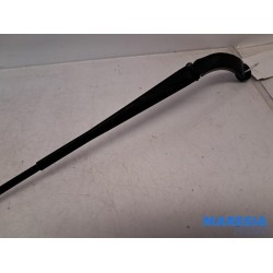 Renault - Captur - Front wiper arm