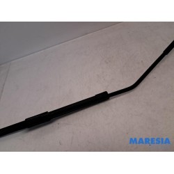 Renault - Captur - Front wiper arm