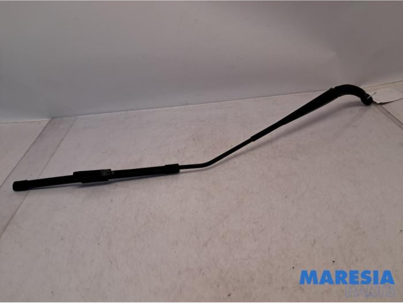 Renault - Captur - Front wiper arm