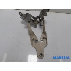 Renault - Captur - Bonnet Hinge