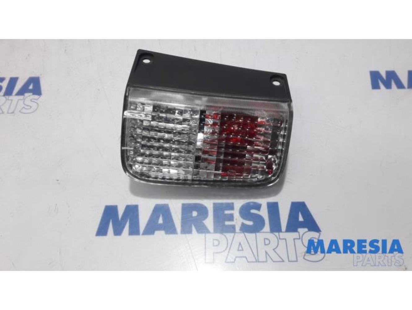 Renault - Trafic - Reversing light, left