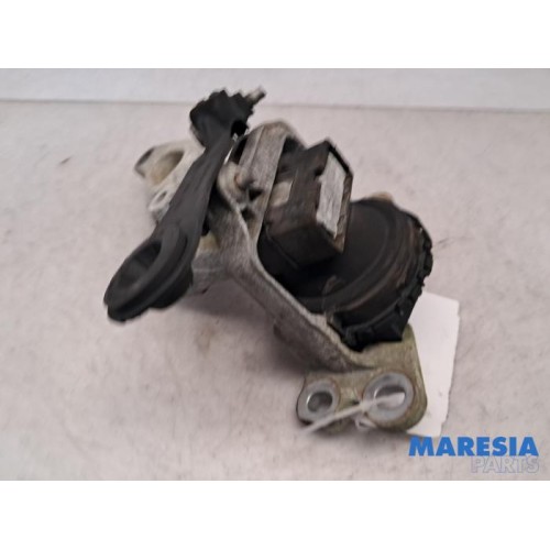 Opel - Vivaro - Engine mount