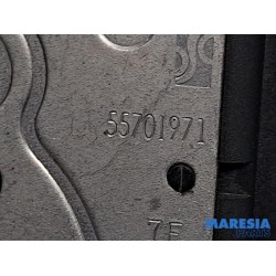 Fiat - 500 - Tailgate lock mechanism