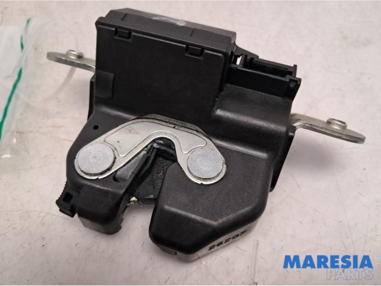 Fiat - 500 - Tailgate lock mechanism