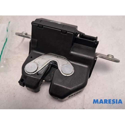 Fiat - 500 - Tailgate lock mechanism