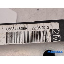 Renault - Captur - Front seatbelt, right
