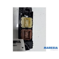 Renault - Captur - Multi-functional window switch