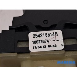 Renault - Captur - Electric window switch