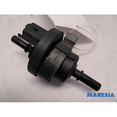 Renault - Captur - Vacuum valve