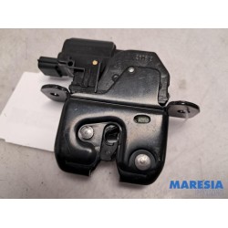 Renault - Captur - Tailgate lock mechanism