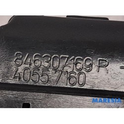 Renault - Captur - Tailgate lock mechanism