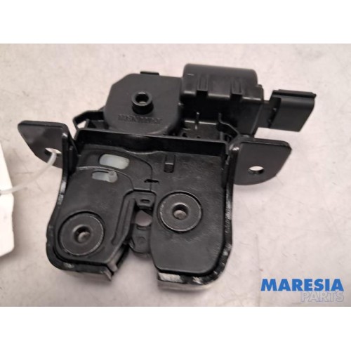 Renault - Captur - Tailgate lock mechanism