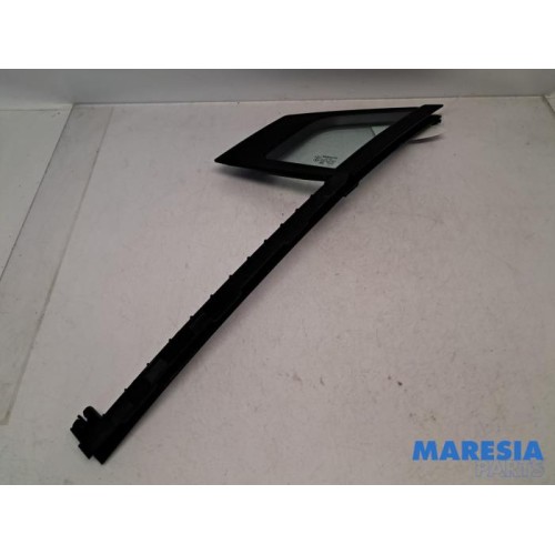 Renault - Captur - Quarter light, front left