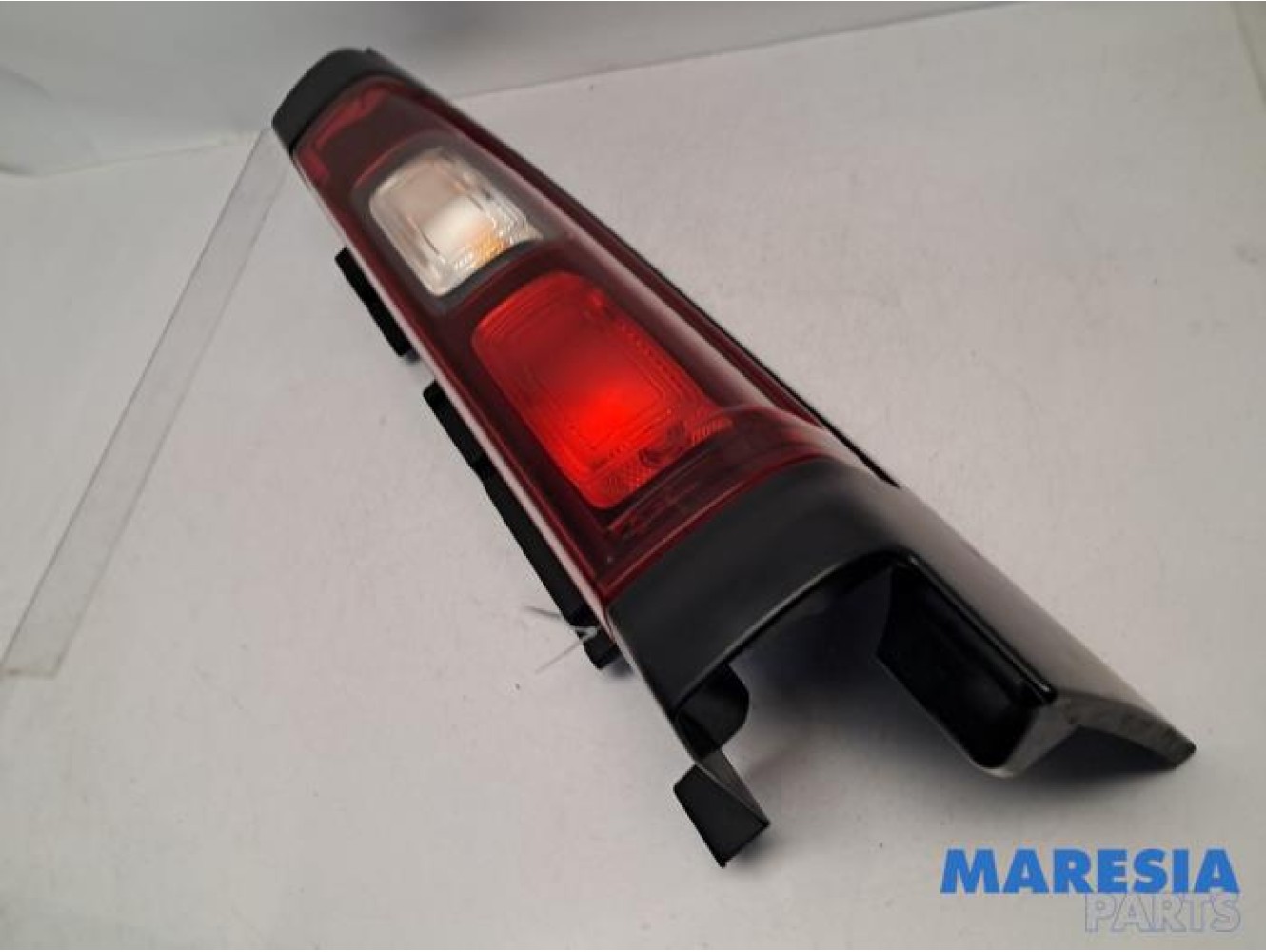 Opel - Vivaro - Taillight, right