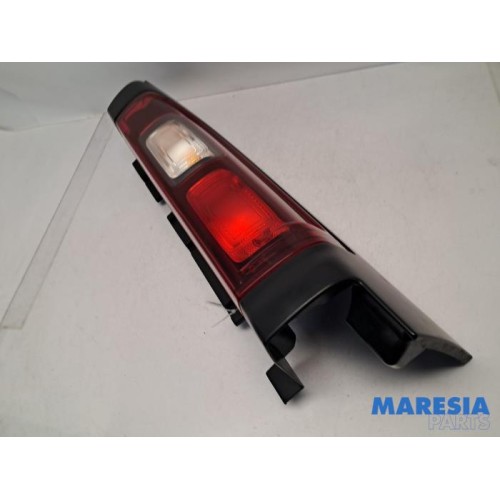 Opel - Vivaro - Taillight, right