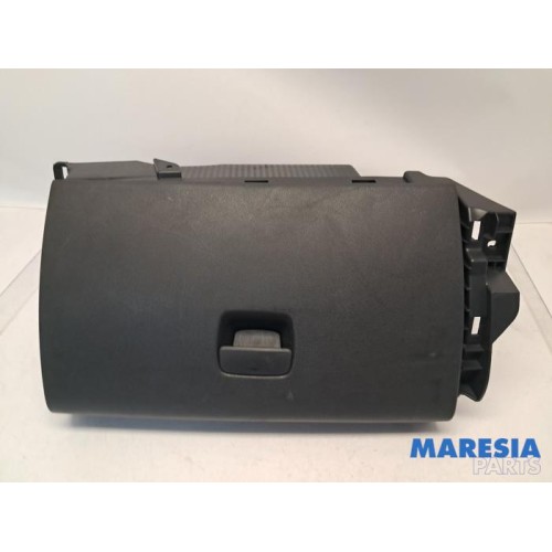 Opel - Vivaro - Glovebox