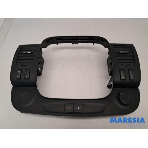 Opel - Vivaro - Dashboard vent