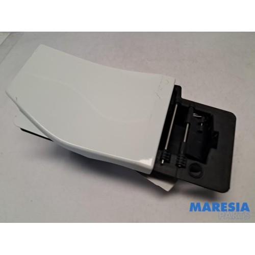 Opel - Vivaro - Tank Klep