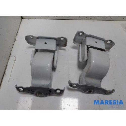 Opel - Vivaro - Set of hinges