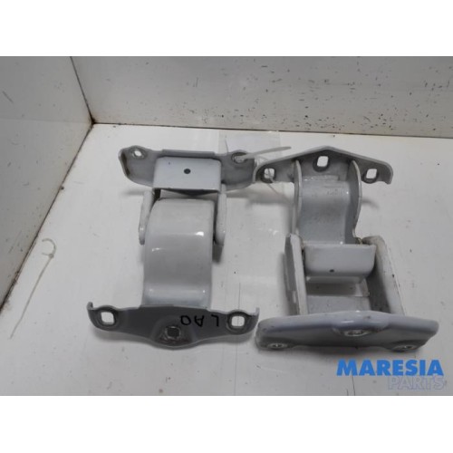 Opel - Vivaro - Set of hinges